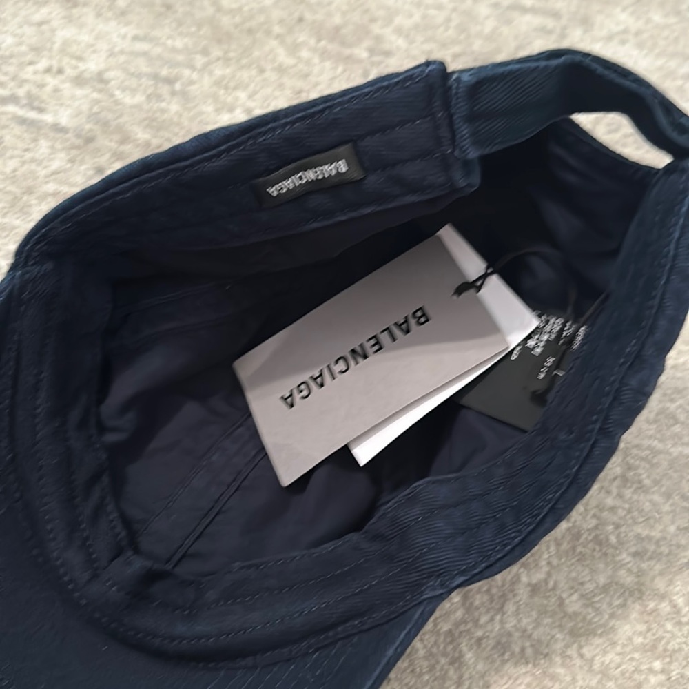 BALENCIAGA HAT - Picture 3 of 7